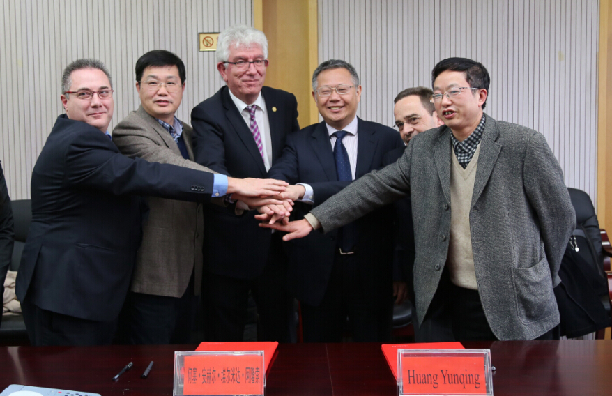 12-8 萊昂大學簽署合作-2_副本.jpg